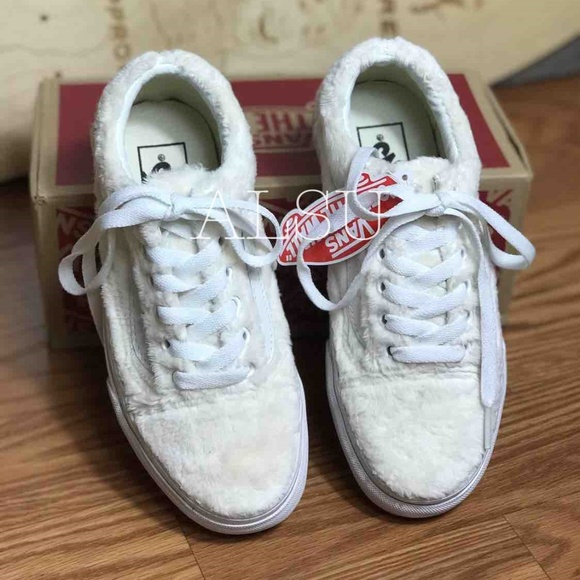NWT VANS Old Skool Sherpa Faux Fir White Kid’s - Picture 6 of 8